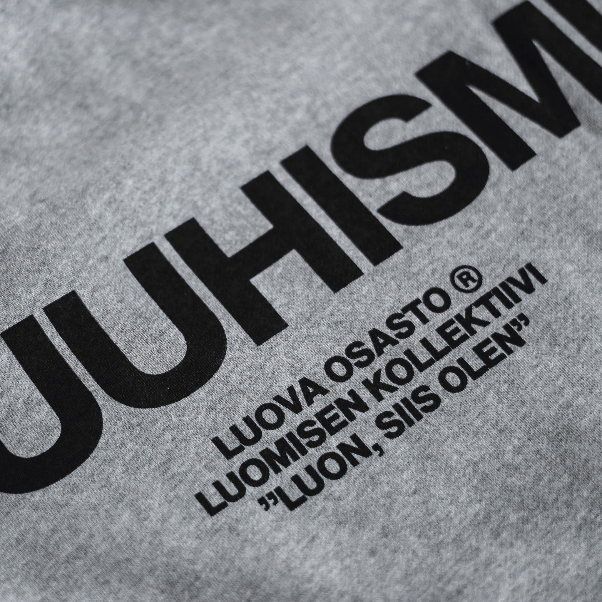 "Puuhismi" collegepaita – Harmaa+Musta