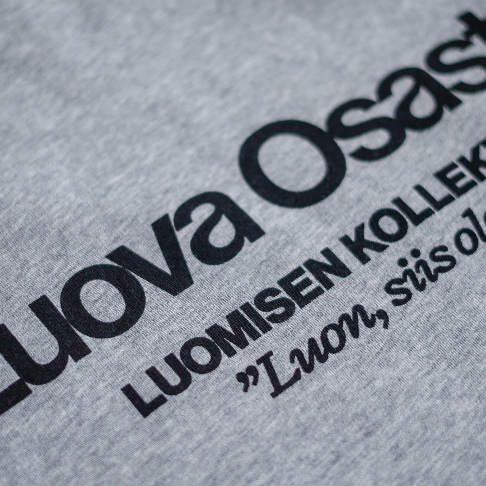 "Luova Osasto" collegepaita – Harmaa+Musta