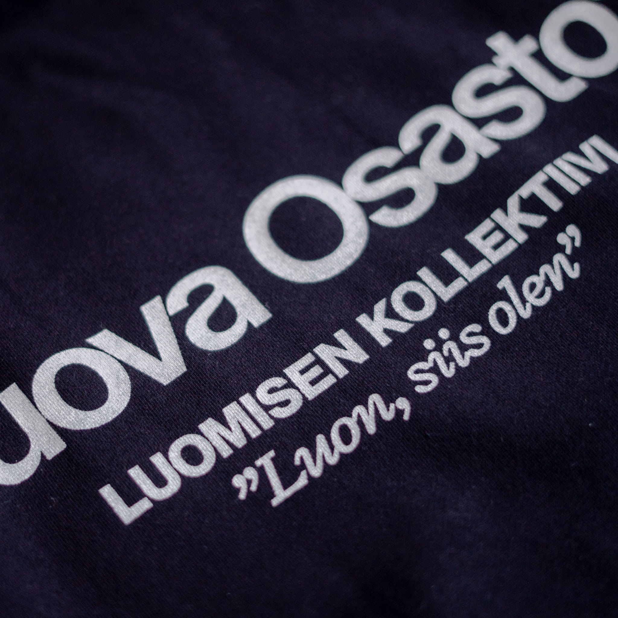 "Luova Osasto" huppari – Sininen+Valkoinen