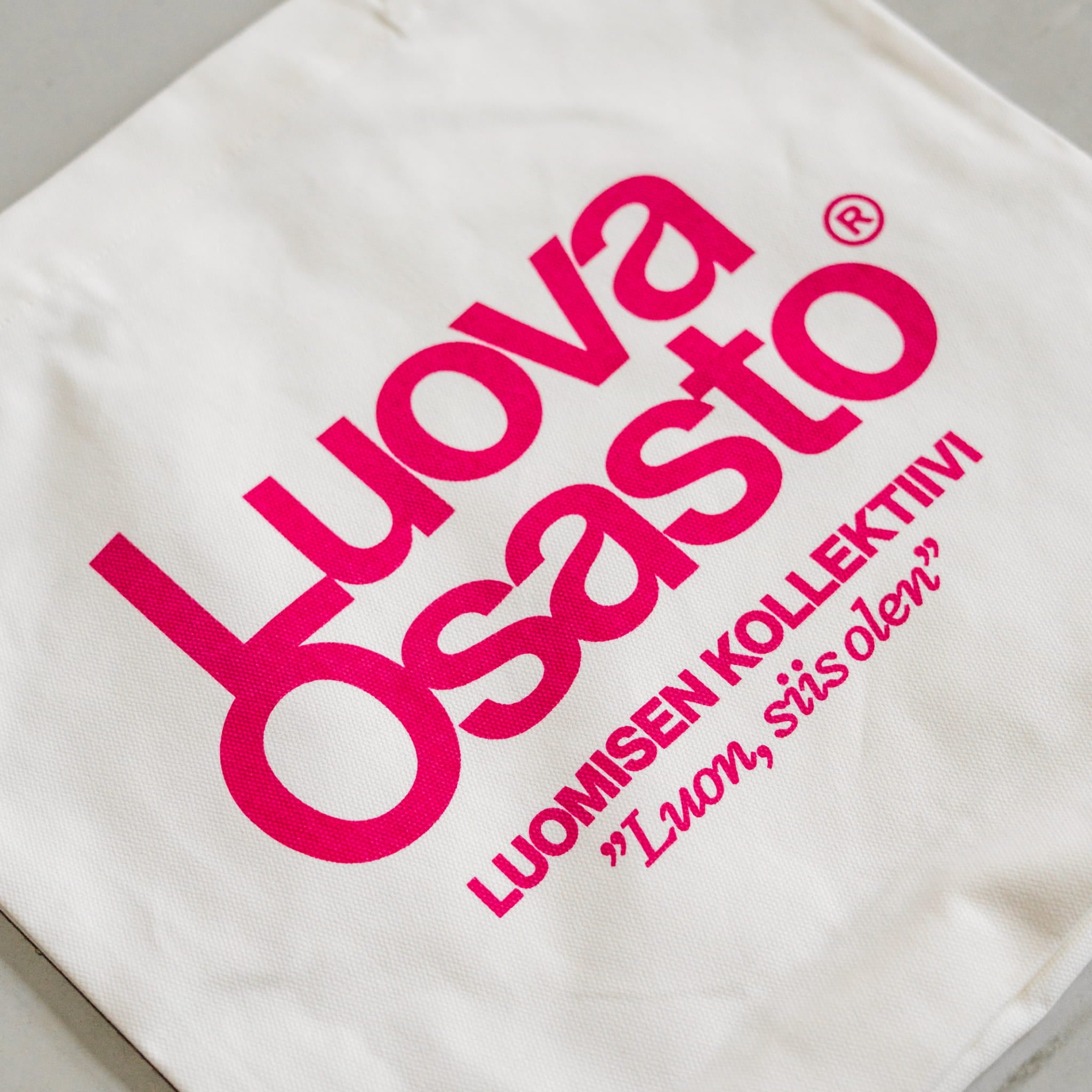 "Luova Osasto" kangaskassi – Punainen