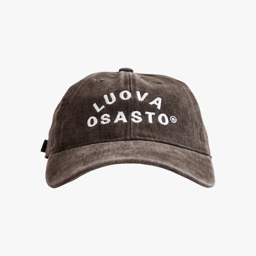 "Luova Osasto" lippis – Kaarilogo – Ruskea