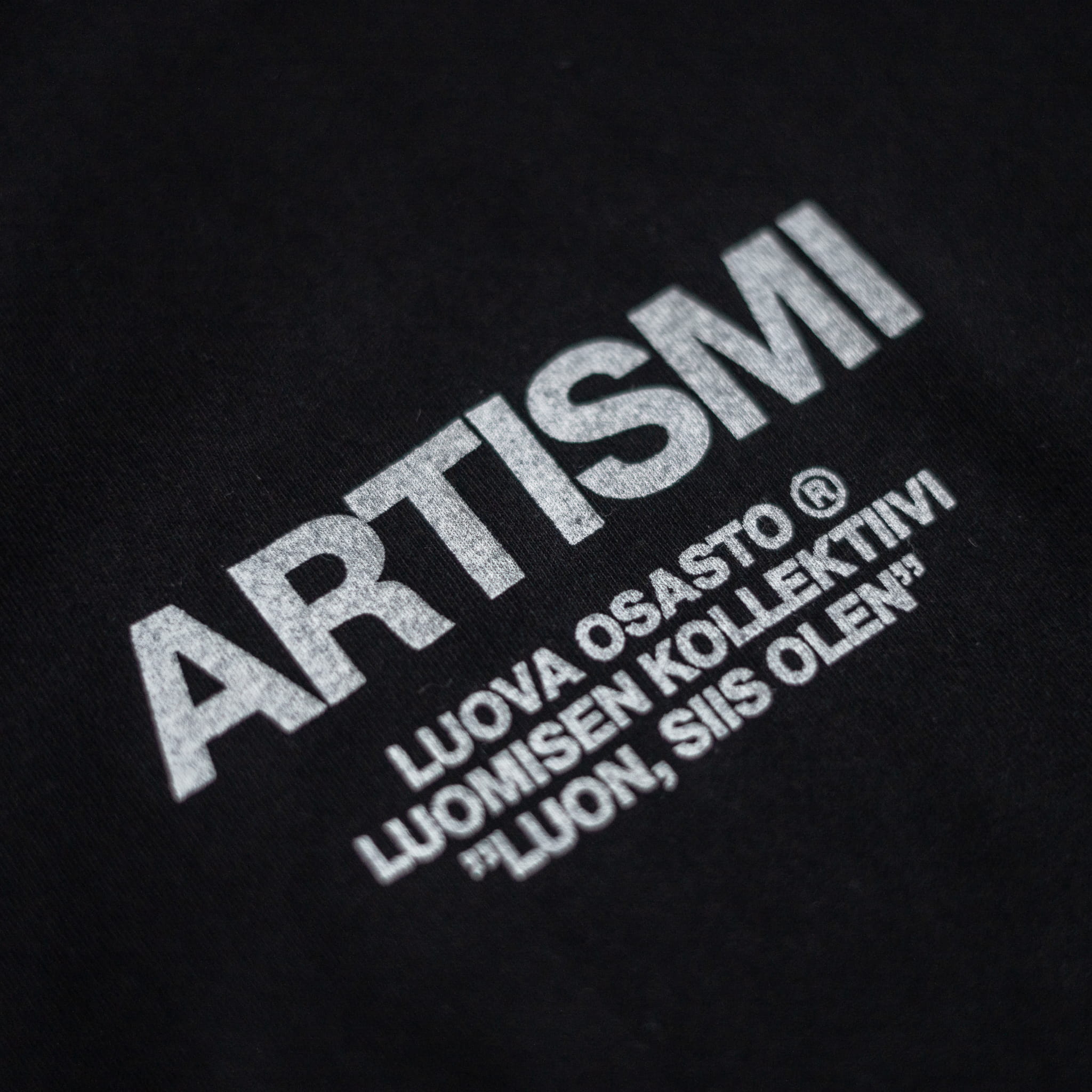"Artismi" t-paita – Musta+Valkoinen