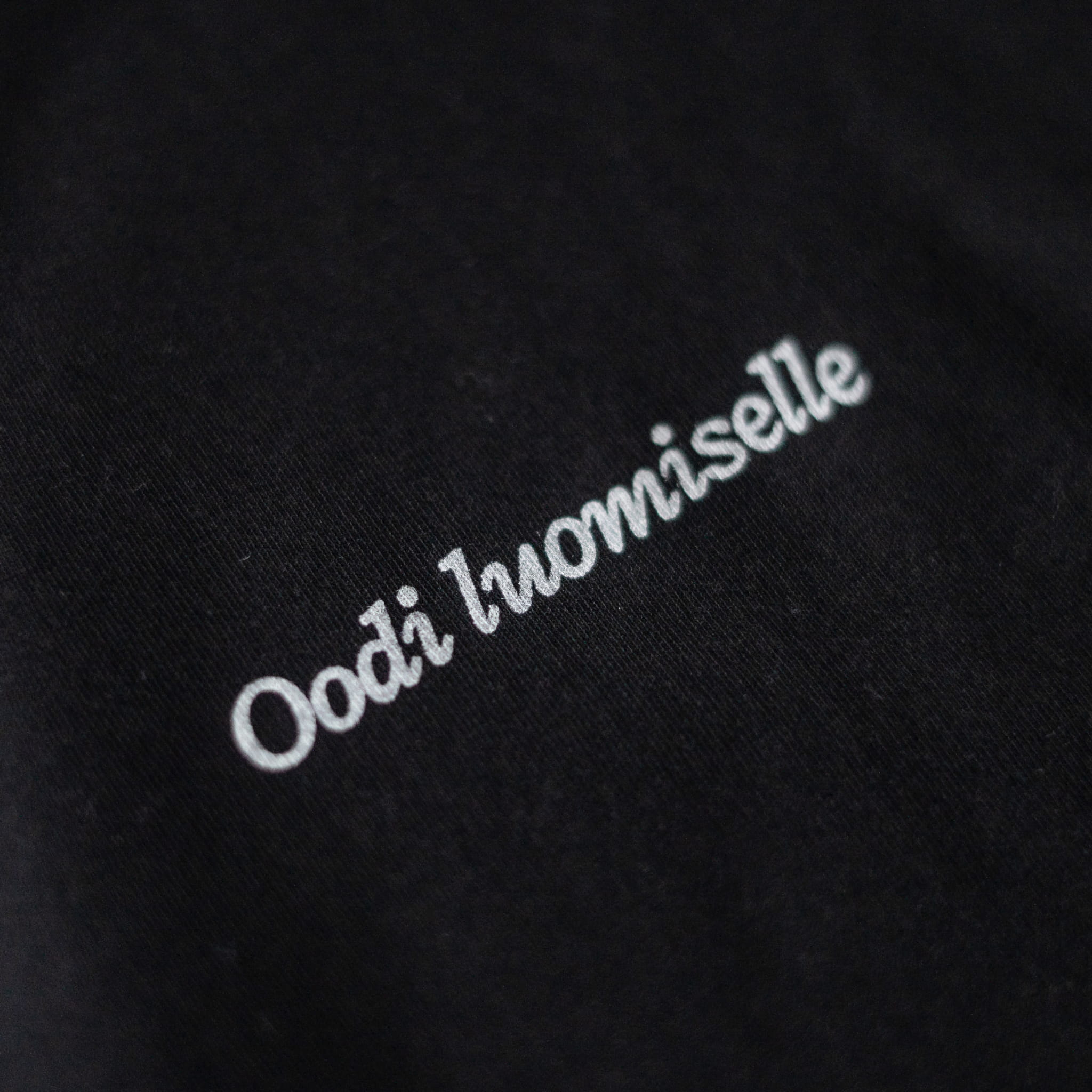 "Luova Osasto" t-paita – Musta+Valkoinen