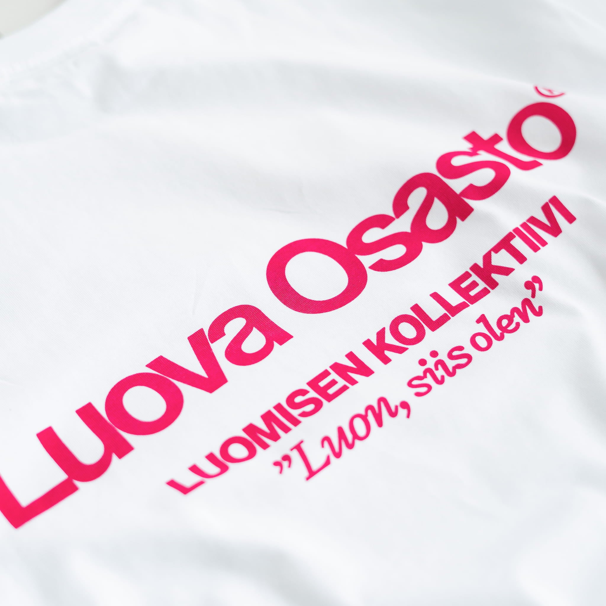 "Luova Osasto" t-paita – Punainen